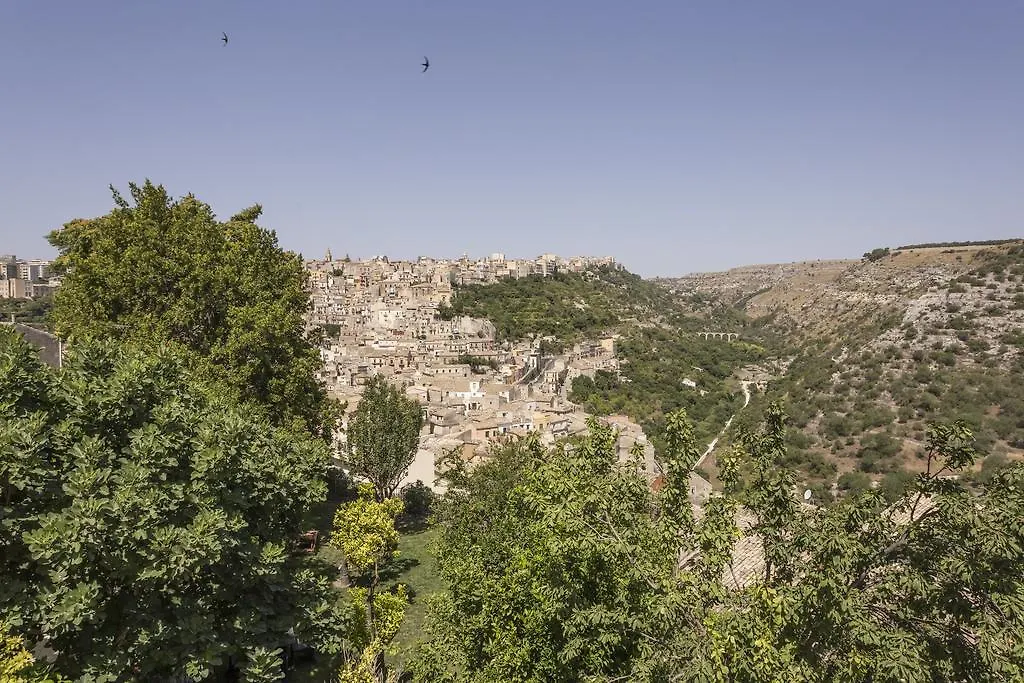 לינה וארוחת בוקר רגוזה Giardino Sul Duomo 2*,  איטליה